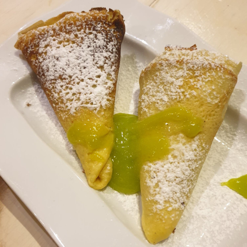 Naleśniki z dżemem brzoskwiniowym